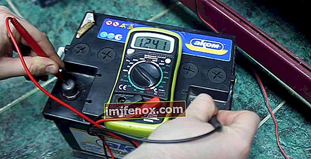 Kontrol af batteriet med et voltmeter