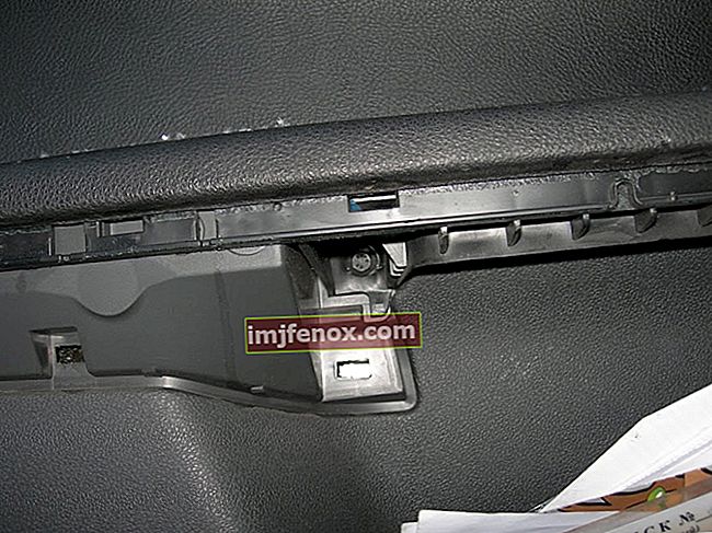 upevnenie obloženia predných dverí Ford Focus 2