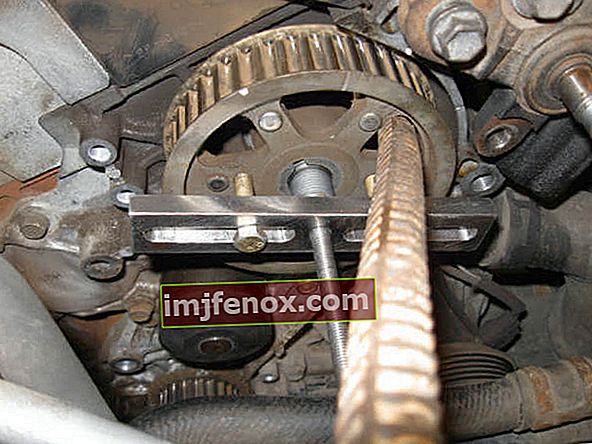 demontáž remenice vstrekovacieho čerpadla na Toyota Corolla e110